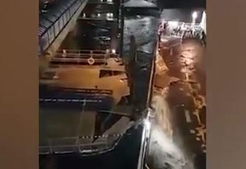 В Англии паром врезался в причал