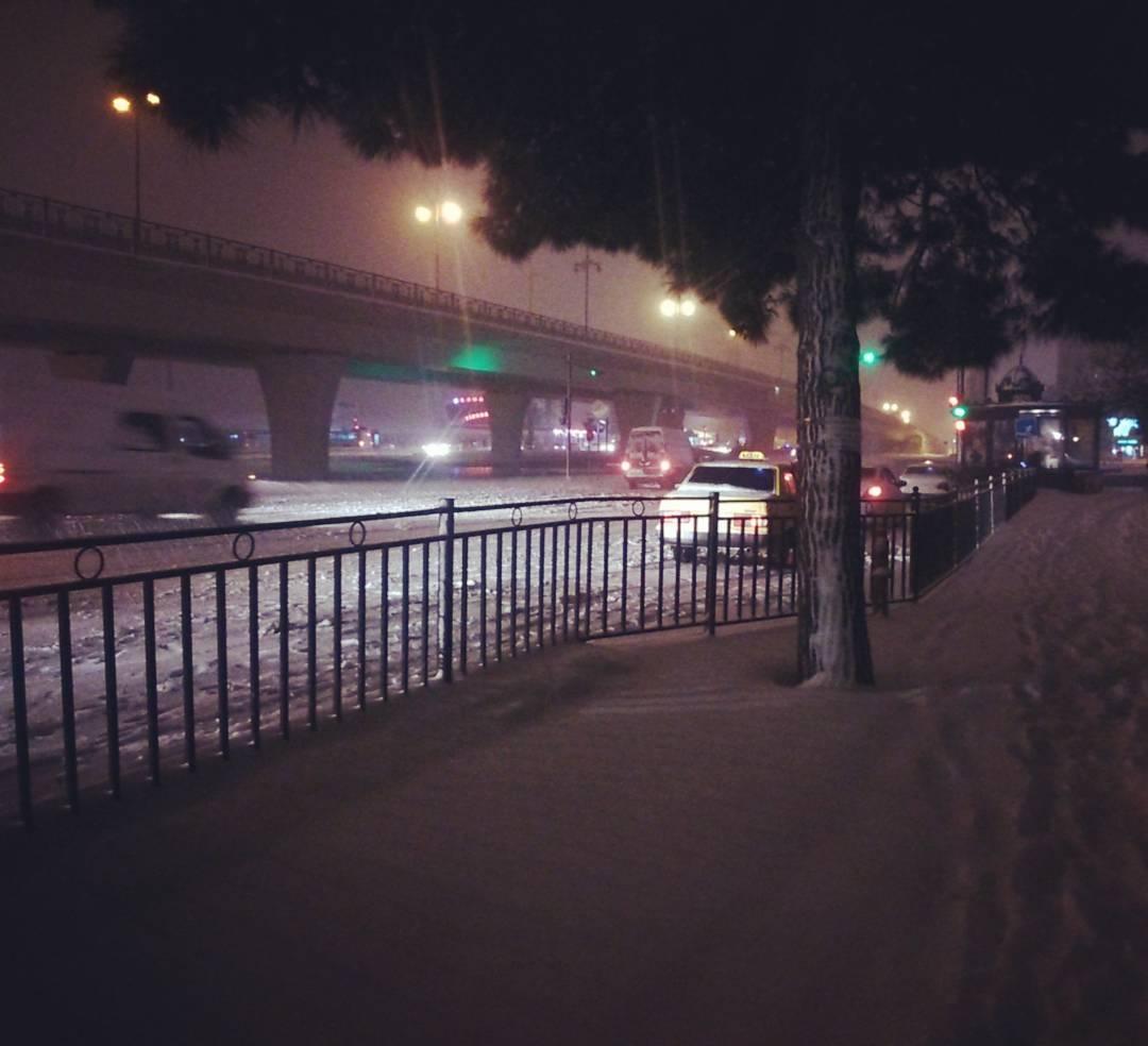 Баку засыпало снегом