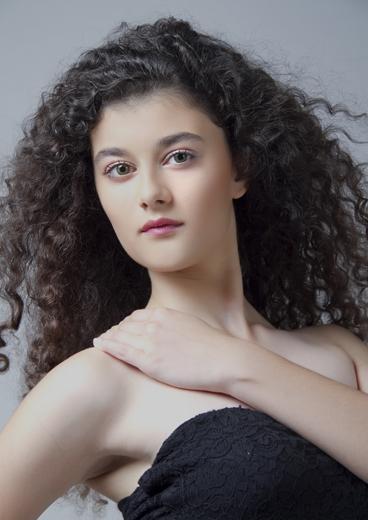 Vəfa Zeynalovanın model qızı