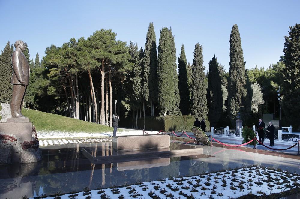 Закир Гаралов провел переговоры с генпрокурором Украины