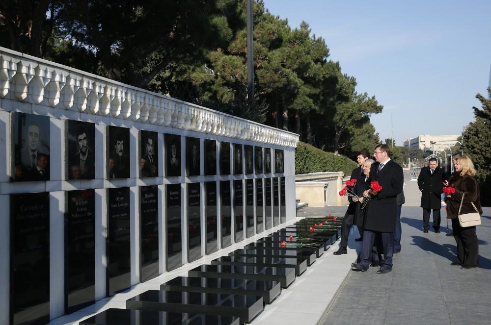 Закир Гаралов провел переговоры с генпрокурором Украины