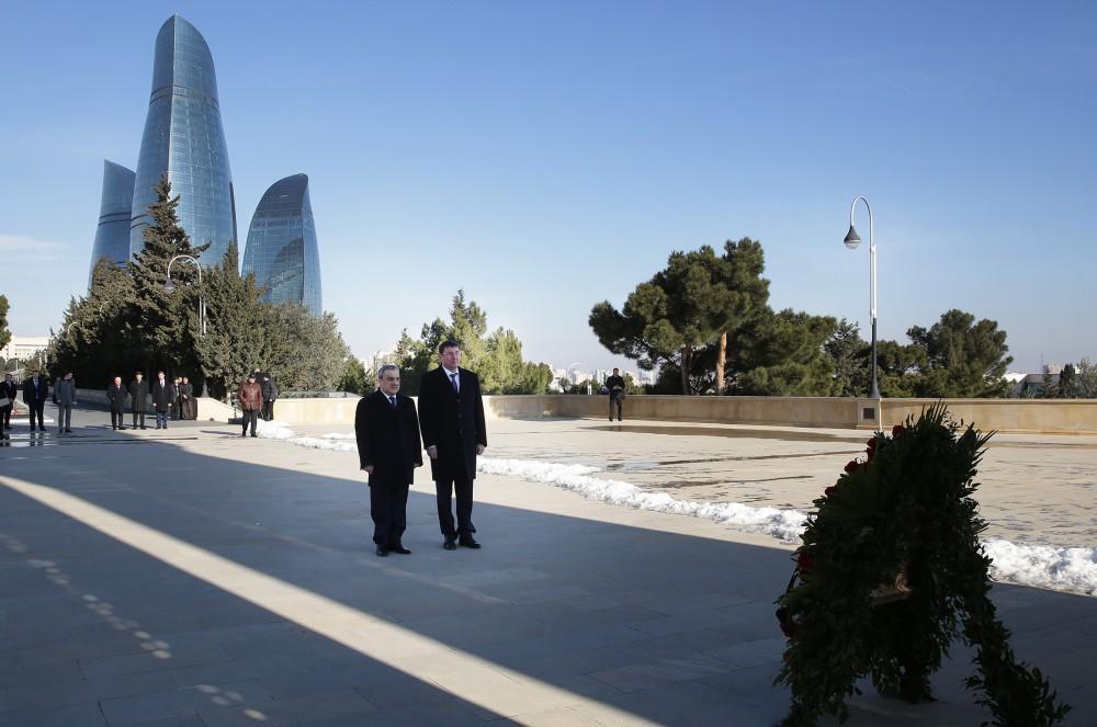 Закир Гаралов провел переговоры с генпрокурором Украины