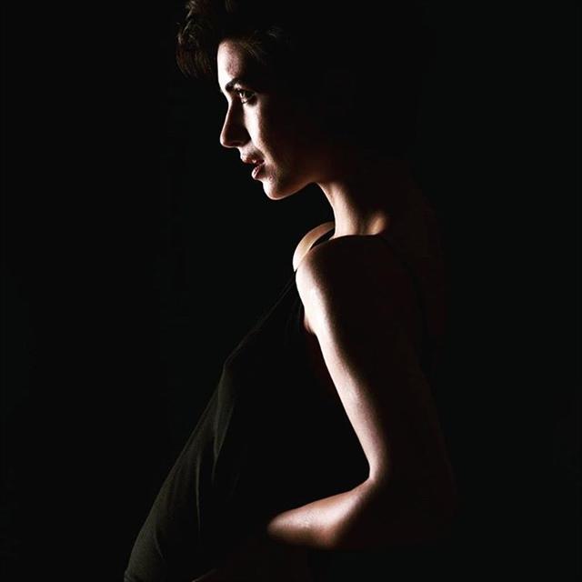 Tuba Büyüküstün yeni FOTOsu ilə gündəm oldu