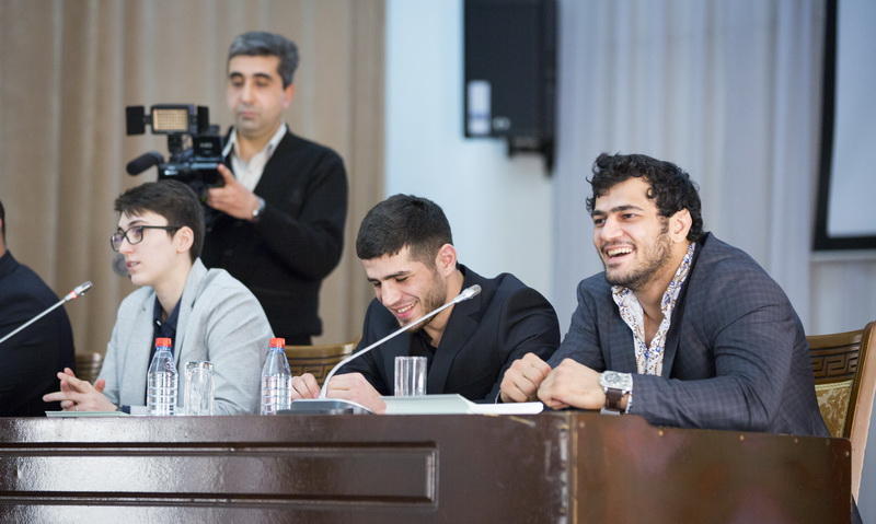 Спортивные послы IV Игр исламской солидарности провели первую встречу со студентами