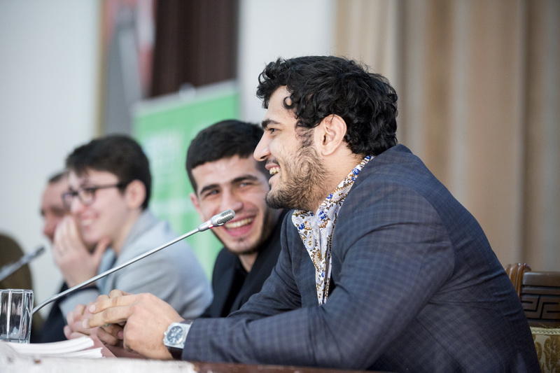 Спортивные послы IV Игр исламской солидарности провели первую встречу со студентами