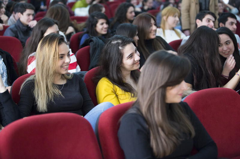 Спортивные послы IV Игр исламской солидарности провели первую встречу со студентами