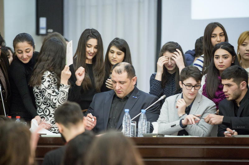 Спортивные послы IV Игр исламской солидарности провели первую встречу со студентами