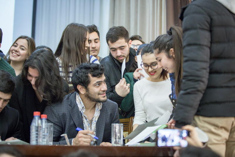 Спортивные послы IV Игр исламской солидарности провели первую встречу со студентами