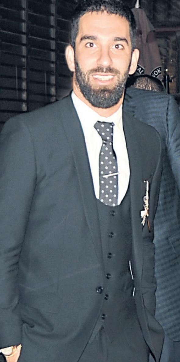 Arda Turan bu ölkəyə köçür