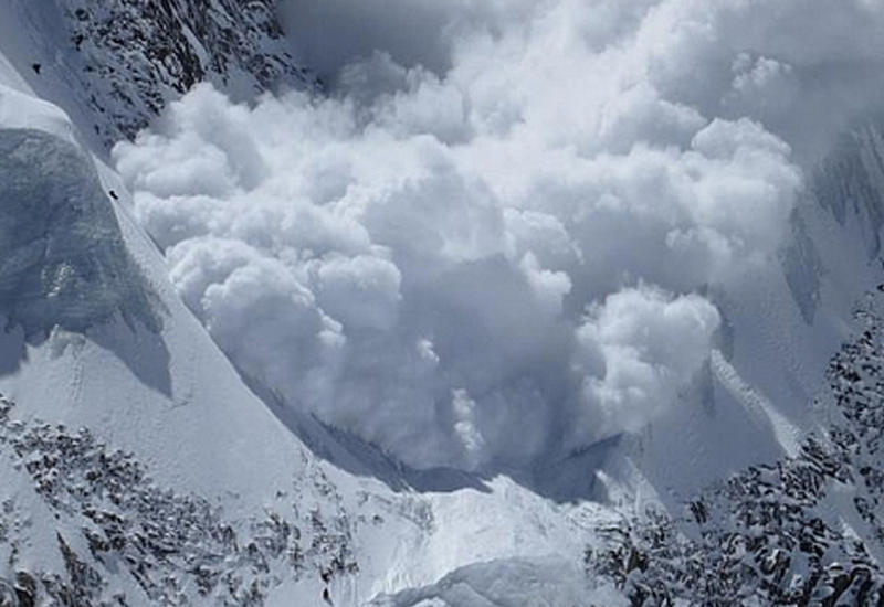 В Сети появилось видео с места схода лавины в Лерике