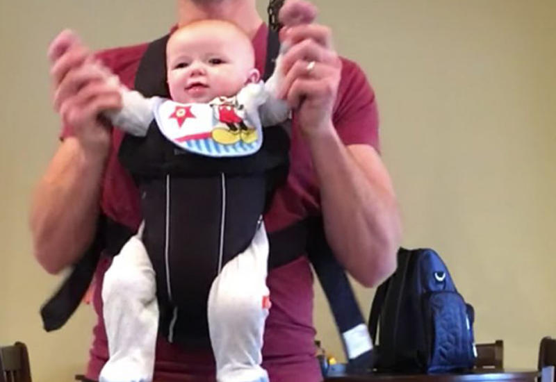 Ролик с четырехмесячным танцором стал хитом Интернета