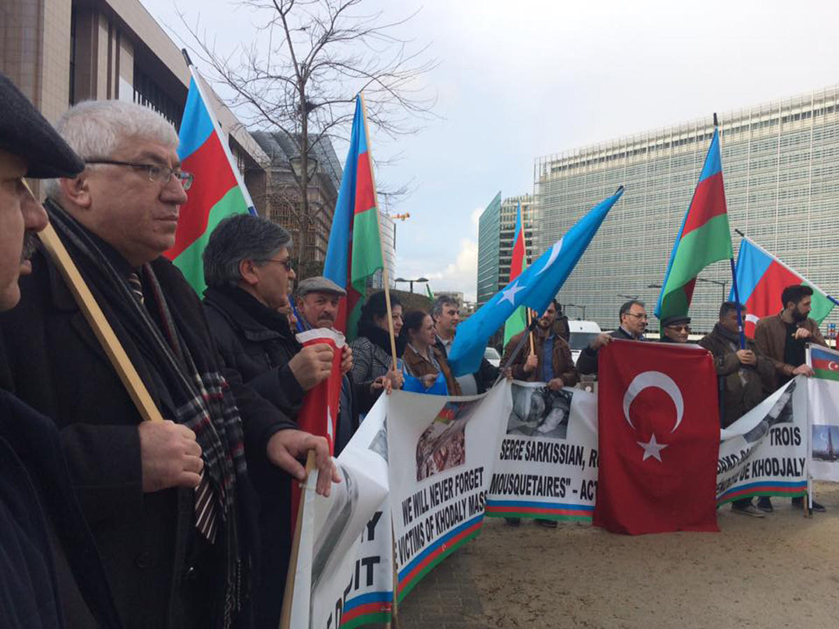 Əflatun Amaşov Brüsseldə “Xocalıya ədalət” mitinqində iştirak edib