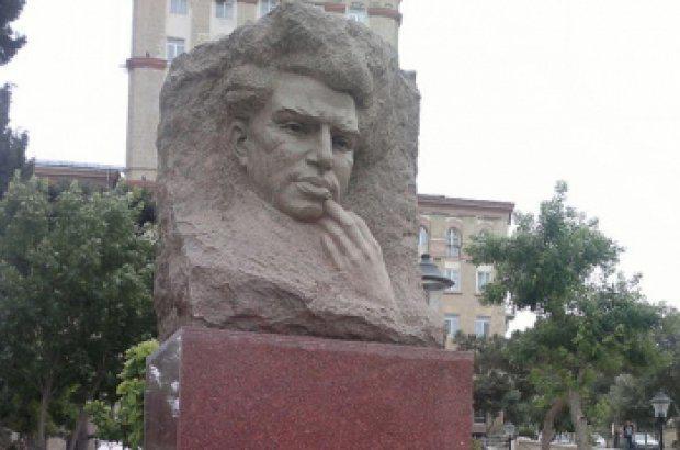 Mikayıl Müşfiqin Bakıdakı büstü götürüldü
