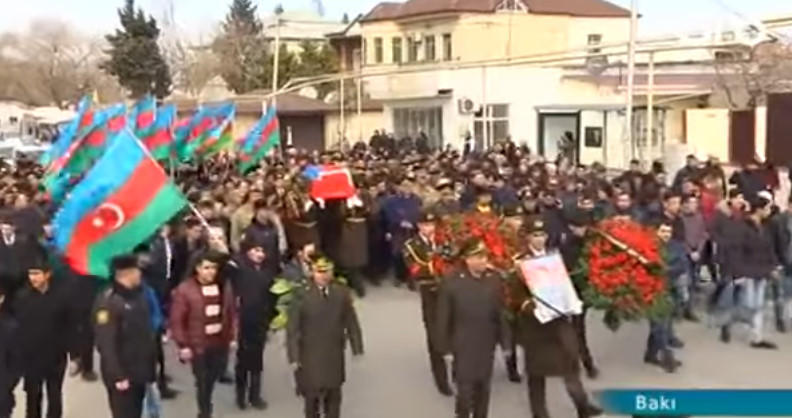 "Komandirin yarasını sarıb, çiyninə alıb aparanda oğlumu vurdular" - Şəhidin atası