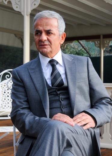 Məşhur aktyor qadın kimi bəzəndi, heç kim tanımadı