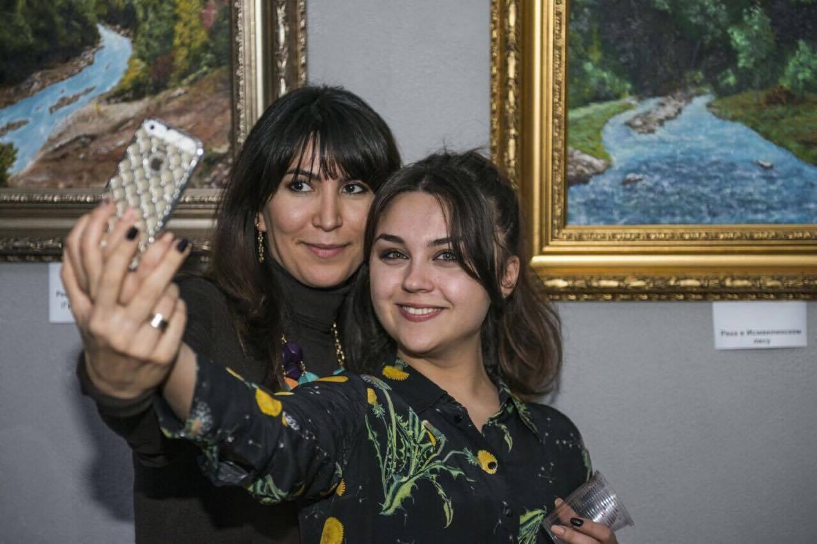 В Баку открылась выставка Бориса Щетинкина "Несовременный взгляд"