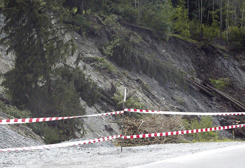 В Шахдаге произошел оползень, дорога перекрыта