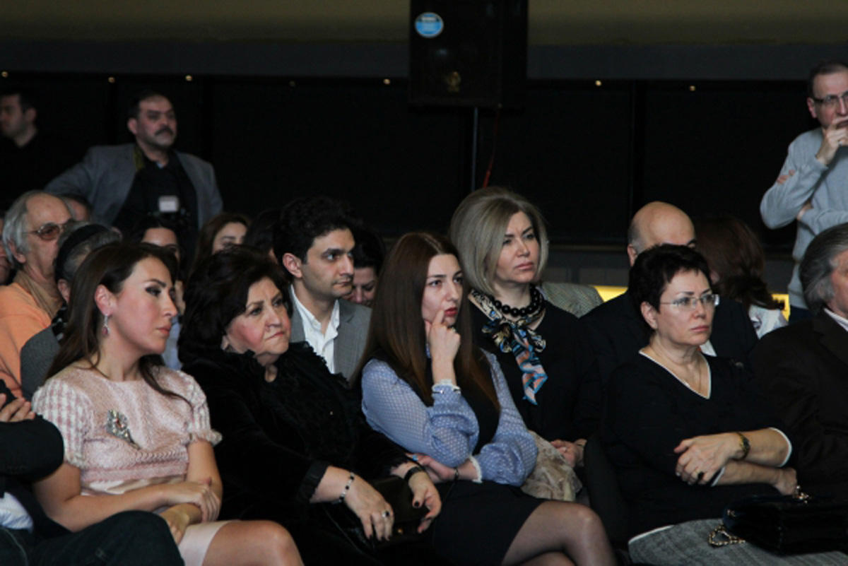 В Баку прошла встреча с народным писателем Анаром