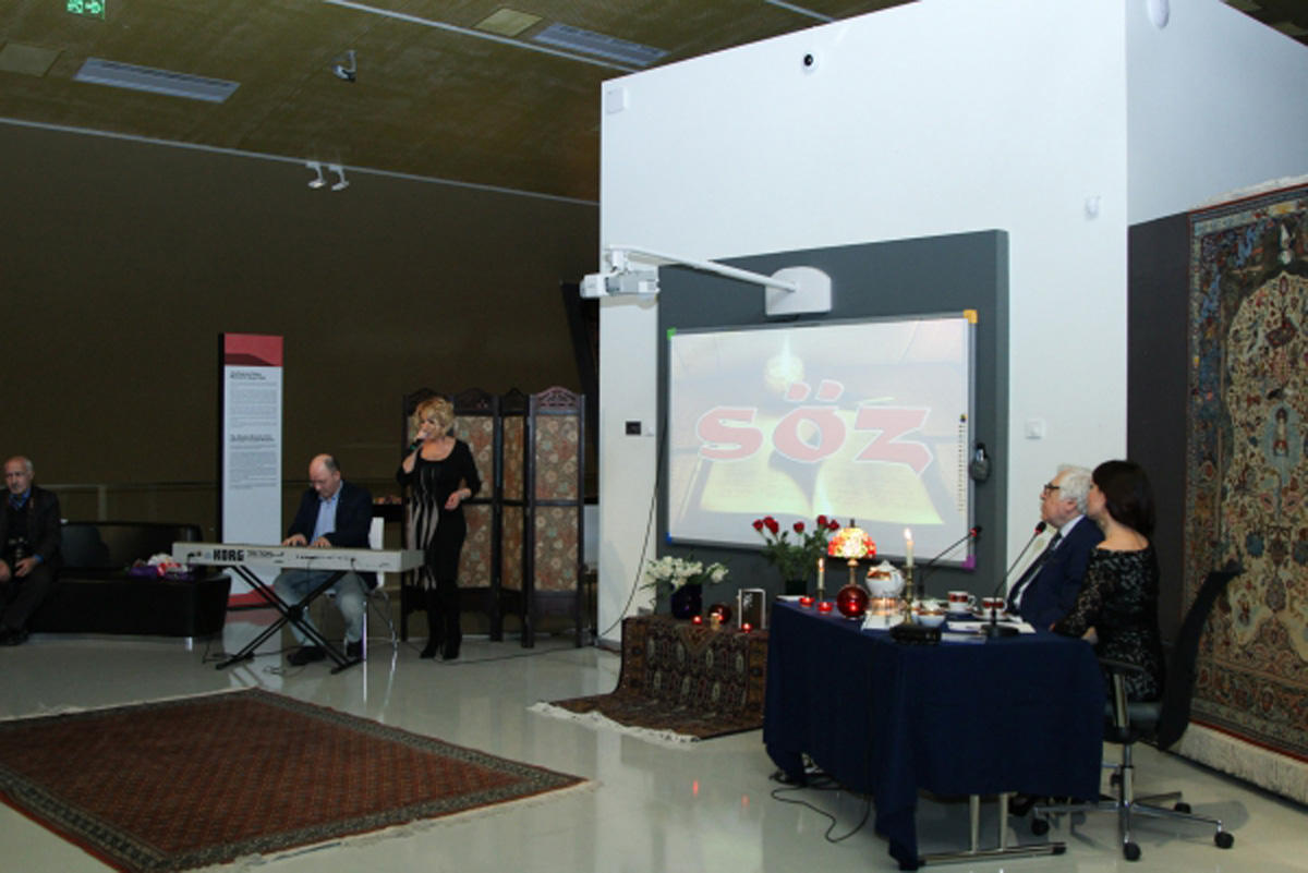 В Баку прошла встреча с народным писателем Анаром