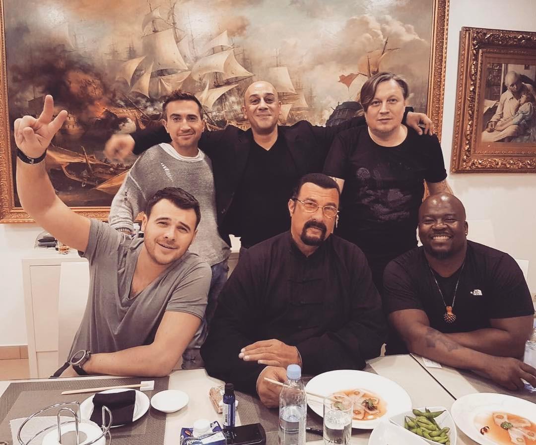 Стивен Сигал записал клип с азербайджанским певцом EMINом