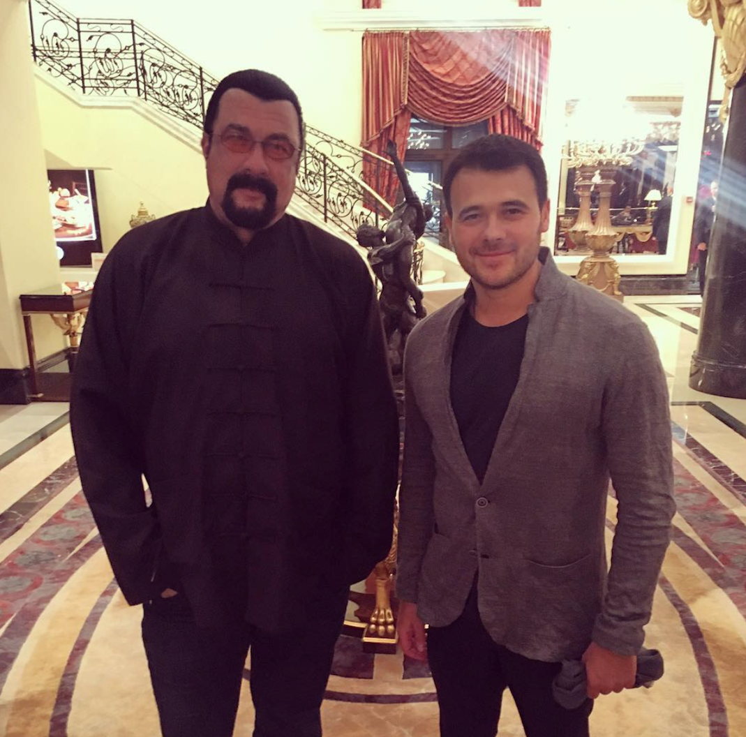 Стивен Сигал записал клип с азербайджанским певцом EMINом