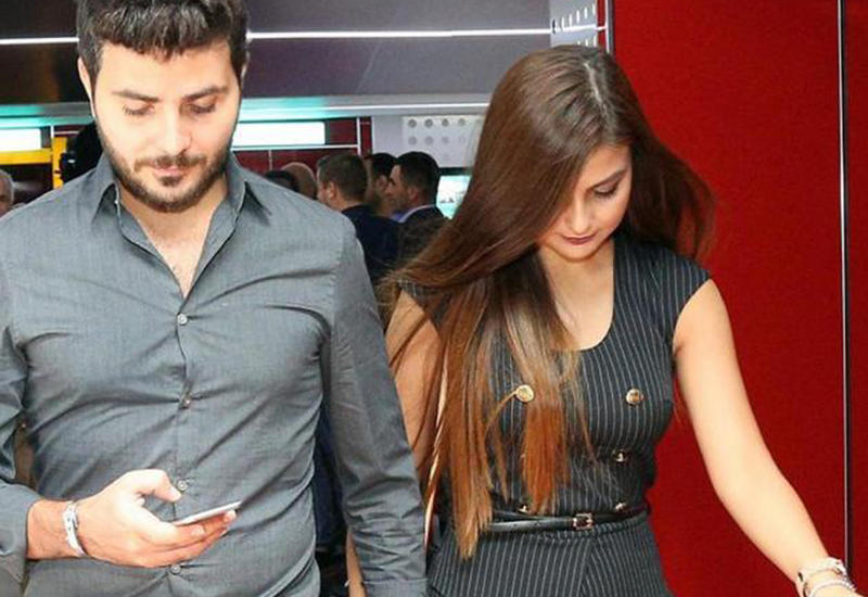 Elçin hamilə xanımı ilə fotosunu paylaşdı