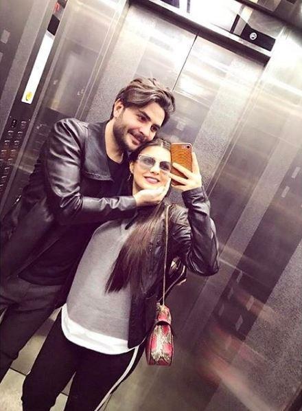 Elçin hamilə xanımı ilə fotosunu paylaşdı