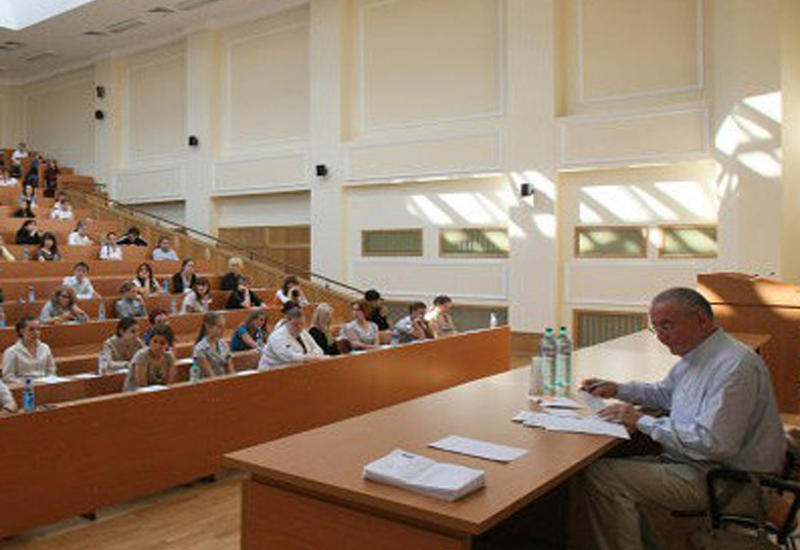 Азербайджан увеличит расходы на бесплатное образование