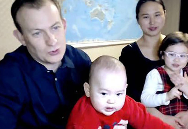 Ставший героем вирусного видео эксперт BBC прокомментировал курьёз с детьми