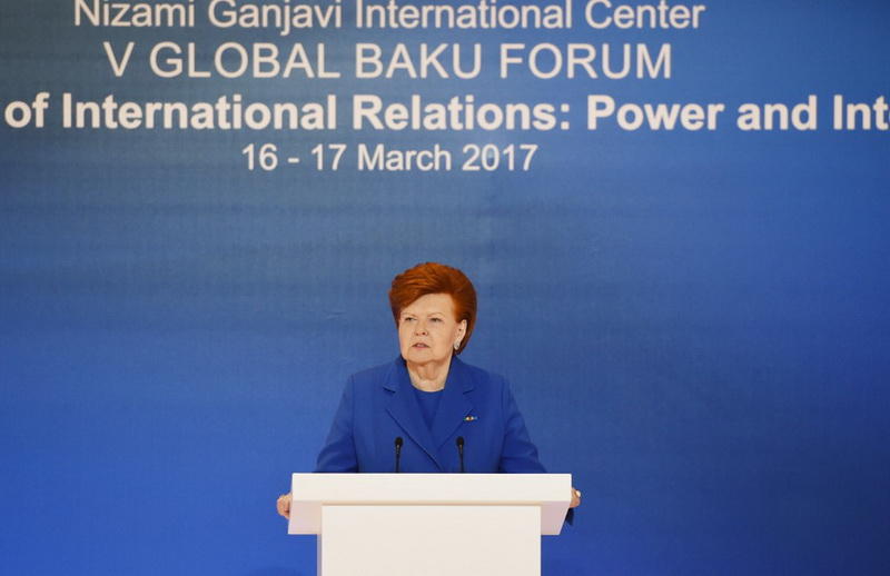 Президент Азербайджана Ильхам Алиев и Первая леди Мехрибан Алиева приняли участие в V Глобальном Бакинском форуме
