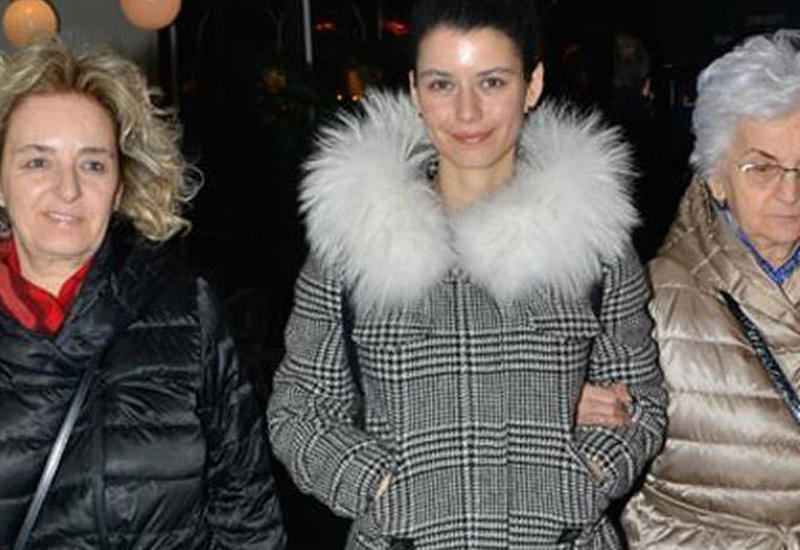 Beren Saat ailəsi ilə