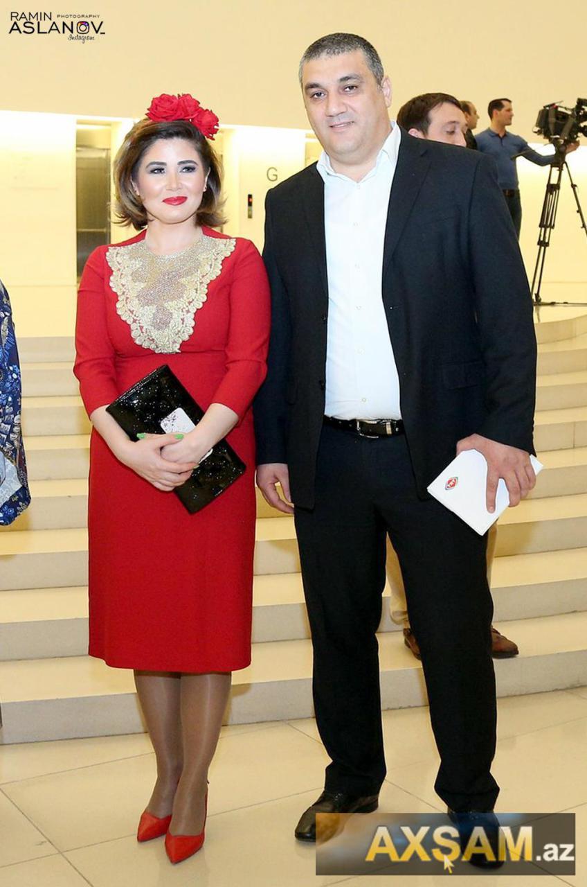 Elnarə konsertə əri ilə gəldi