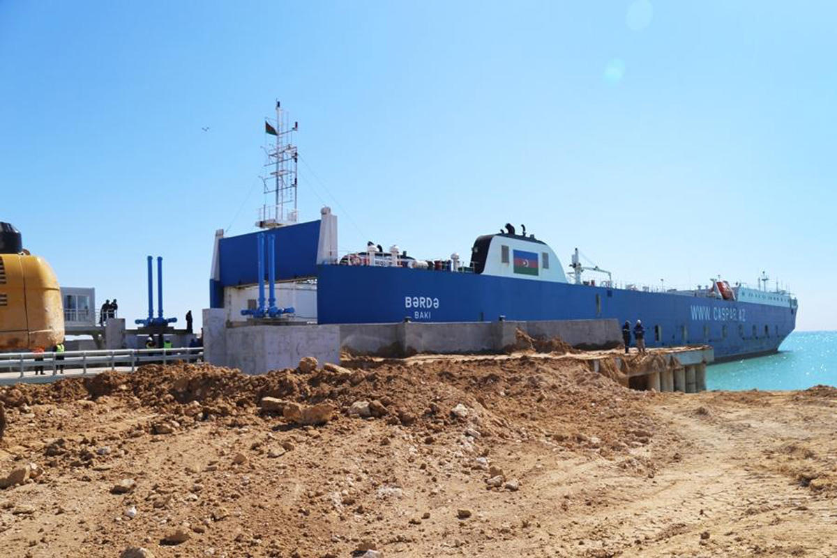 Qazaxıstanın Kurık limanından Azərbaycana ilk yük yola salınıb