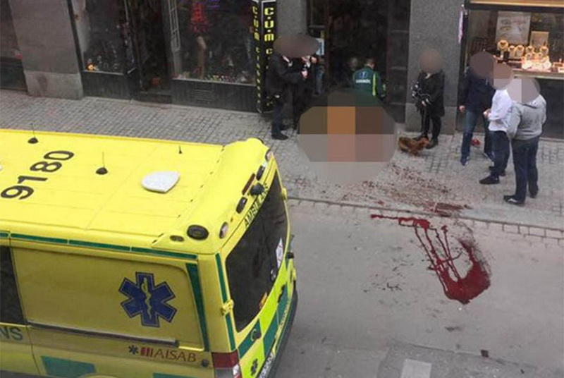 В центре Стокгольма грузовик въехал в толпу, есть жертвы