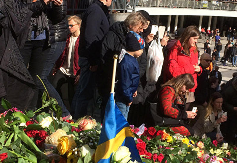 В Стокгольме тысячи людей собрались на памятную манифестацию