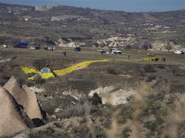 В Турции разбился воздушный шар с туристами, много пострадавших