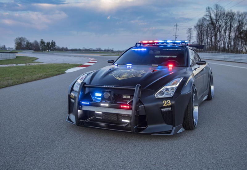 Nissan GT-R превратили в полицейский перехватчик с тараном