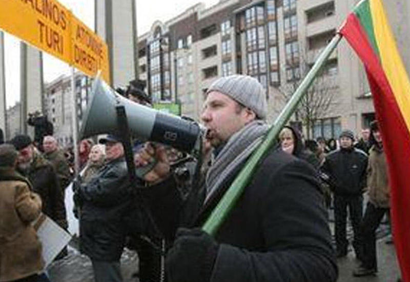 Vilnüsdə etiraz: "Tədris ilinin müddəti uzadılmasın"