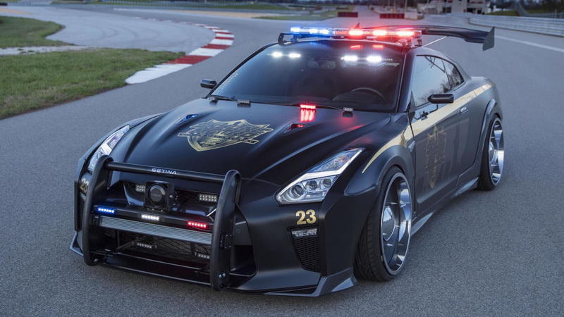 Nissan GT-R превратили в полицейский перехватчик с тараном