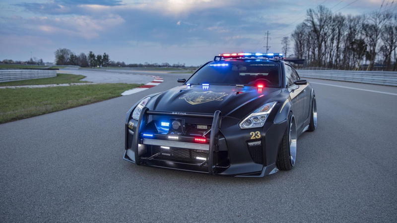 Nissan GT-R превратили в полицейский перехватчик с тараном