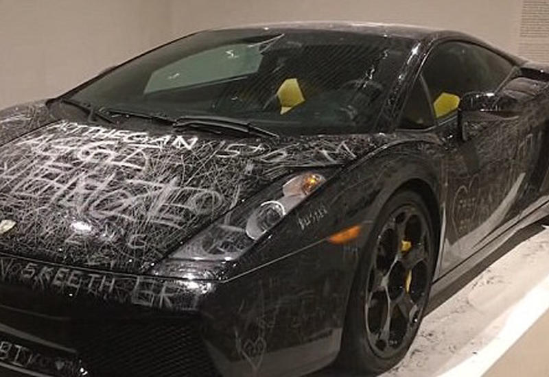 В Дании посетителям музея разрешили изуродовать Lamborghini за $170 тысяч