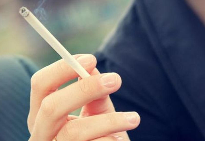 В Азербайджане запретили курение в общественных местах