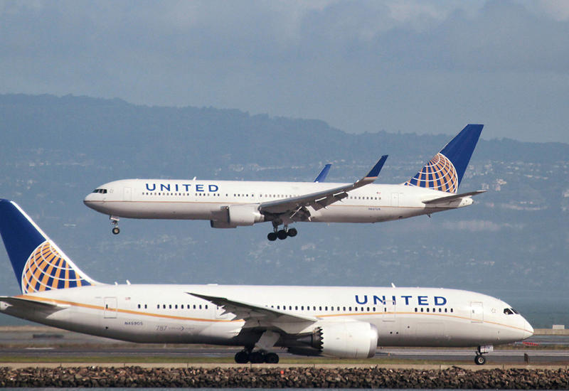 United Airlines изменила правила после скандала с пассажиром