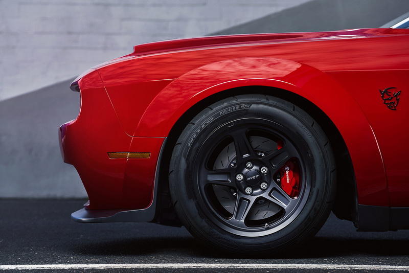 "Демонический" Dodge Challenger стал самым динамичным автомобилем в мире