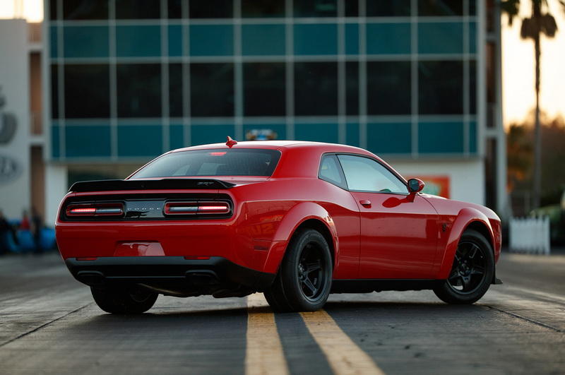 "Демонический" Dodge Challenger стал самым динамичным автомобилем в мире