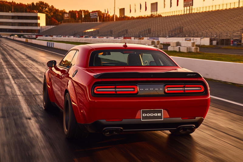 "Демонический" Dodge Challenger стал самым динамичным автомобилем в мире