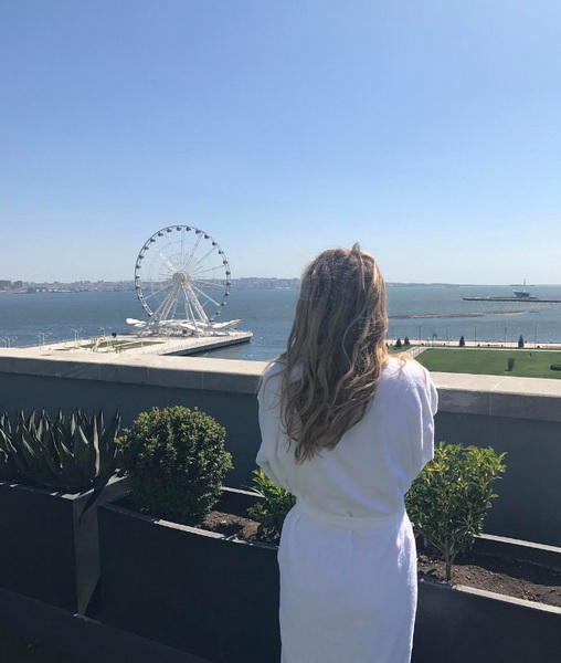 Вера Брежнева показала Баку многомиллионным подписчикам в Instagram