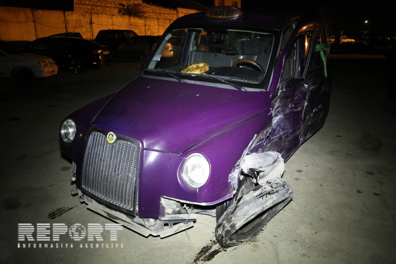 Bakıda "Mercedes" "London taksisi"nə çırpıldı: 5 yaralı