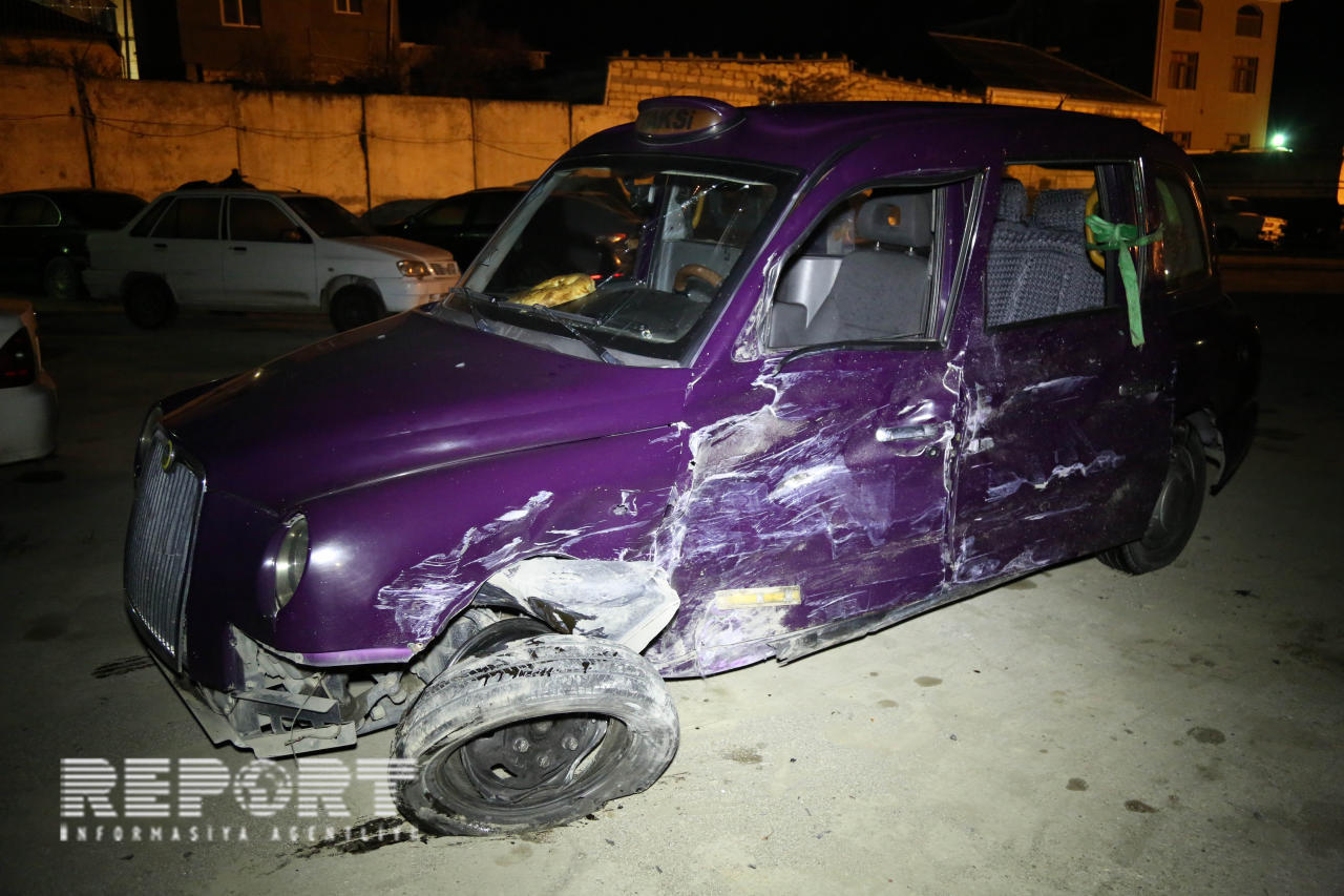 Bakıda "Mercedes" "London taksisi"nə çırpıldı: 5 yaralı