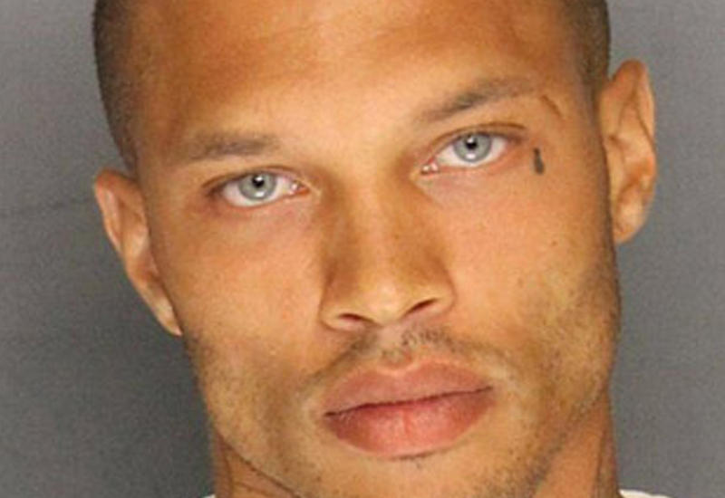 "Самого красивого преступника в мире" выслали из Великобритании